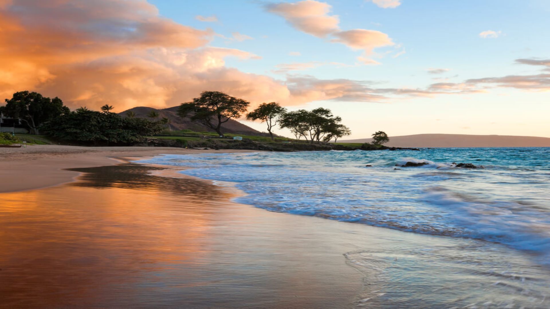 A trip to the beach is among the most romantic things to do in Maui