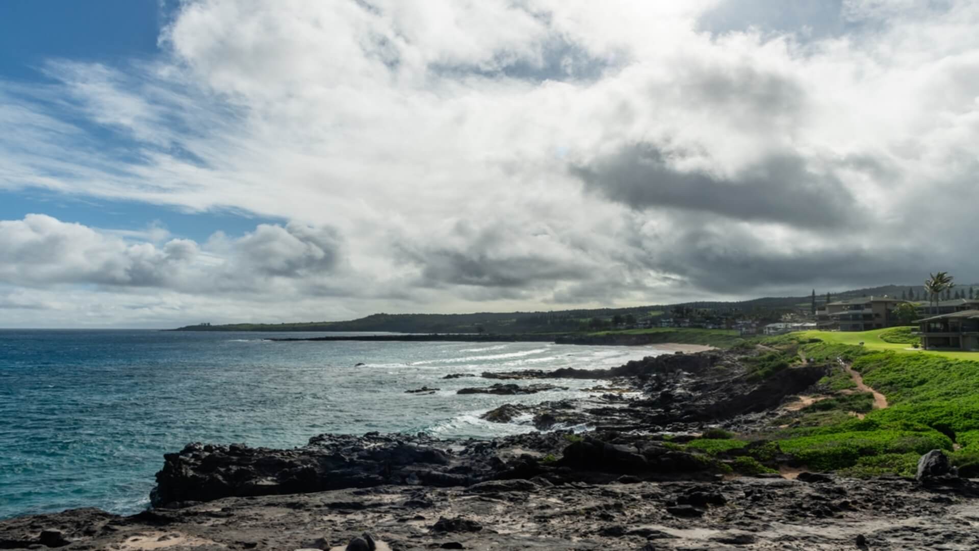 The view of the ocean on an easy hike in Maui