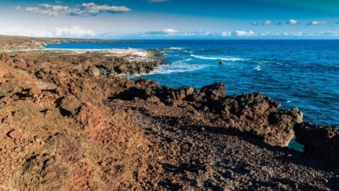 A view of the rocky coast on Maui from the Hoapili Trail
